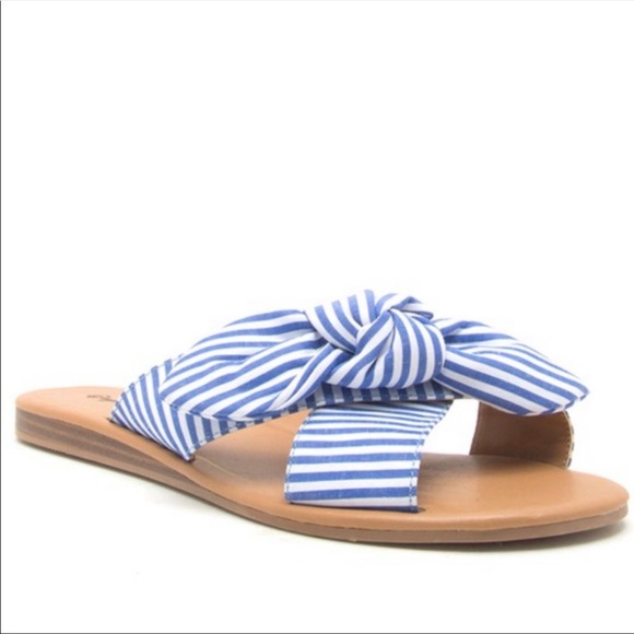 Striped Bow Sandals - Picture 3 of 3